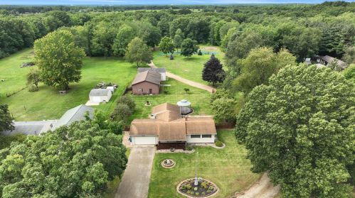 2063 30th St, Kalamazoo, MI 49048-5888