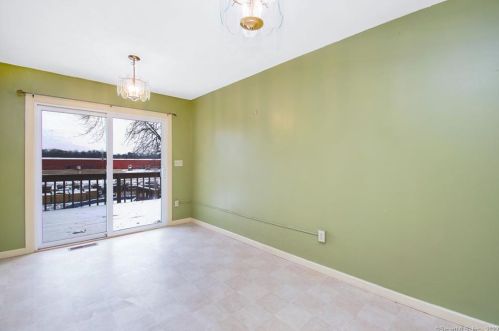 18 Grv St, Enfield CT 06082-4755 exterior