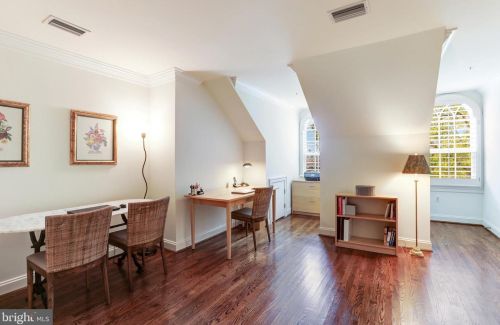 11 Wilkes St, Alexandria VA 22314-3856 exterior