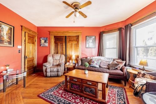 19 Parkwood St, Springfield MA 01108-2609 exterior