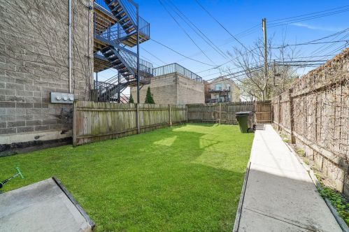 1338 Washtenaw Ave, Chicago IL 60645-3227 exterior