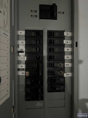 86 Bloomfield Ave, Edison NJ  08837-3324 exterior