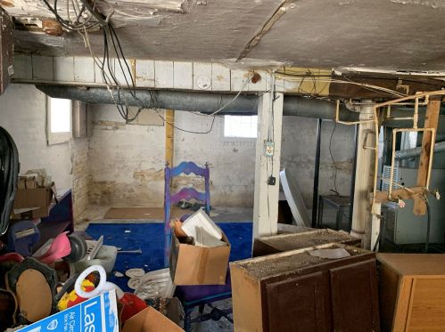 2911 6th St, Milwaukee WI  53215-3927 exterior