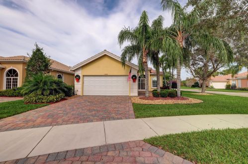 11206 Northland Dr, Fort Pierce, FL 34987-1938