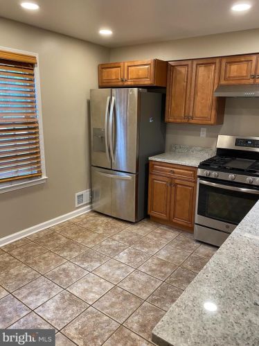 8218 Mcclelland Pl, Alexandria VA  22309-1833 exterior