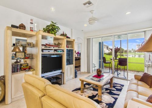 302 Southstar Dr, Fort Pierce, FL 34949-9117