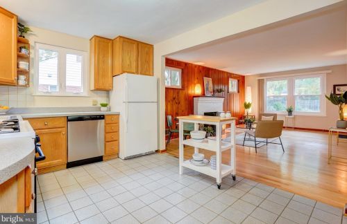 102 Mannakee St, Rockville MD 20850-1914 exterior