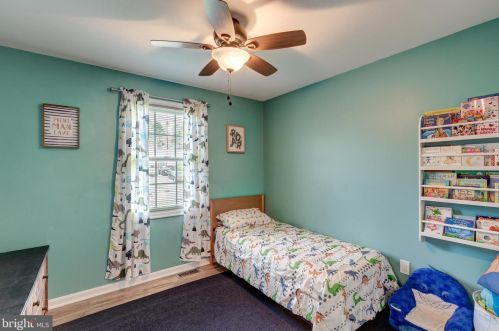 20 Colonial Ct, Littlestown PA 17340-1528 exterior