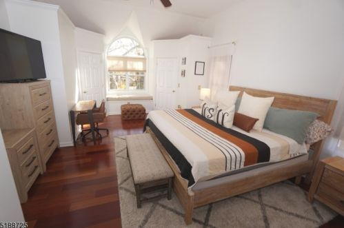 61 Coldevin Rd, Clark NJ  07066-1206 exterior