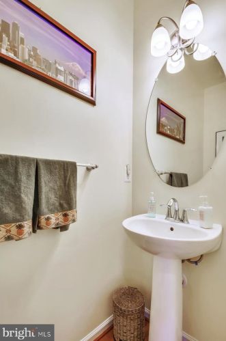 7417 Macon Dr, Glen Burnie MD 21060-8387 exterior