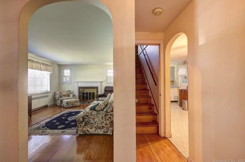 76 Holly St, Milford CT 06460-5107 exterior