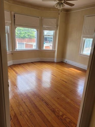 49 Bowery St, Middletown, RI 02840-3560