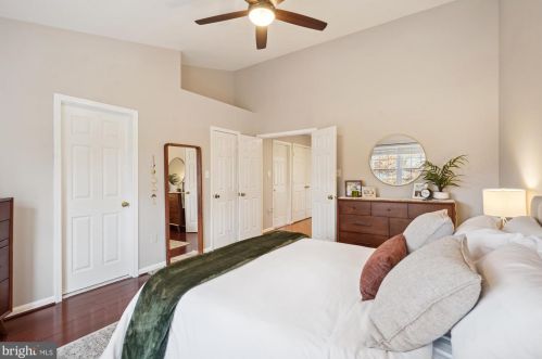 6607 Kelsey Pt Cir, Alexandria VA 22315-5528 exterior