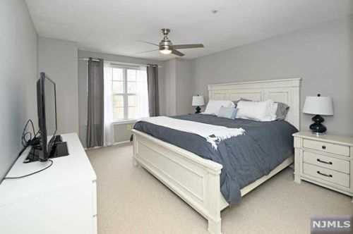 1422 York St, Mahwah NJ 07430-3268 exterior