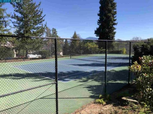 397 Ridgeview Dr, Concord CA 94523-1026 exterior