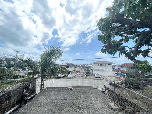 1601 Kealia Dr, Honolulu HI 96817-2077 exterior