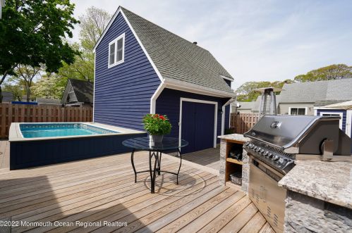 1231 Fleming Ave, Point Pleasant Beach NJ 08742-4040 exterior