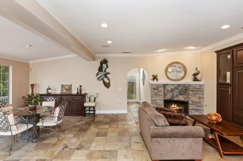 6590 Hawarden Dr, Riverside CA 92506-5111 exterior