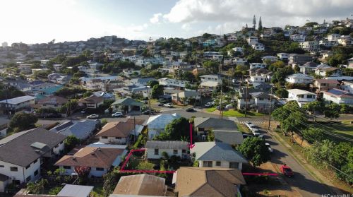 3877 Claudine St, Honolulu HI 96816-4333 exterior