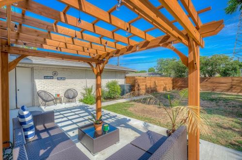 3249 Chapel Downs Dr, Dallas TX  75229-5836 exterior