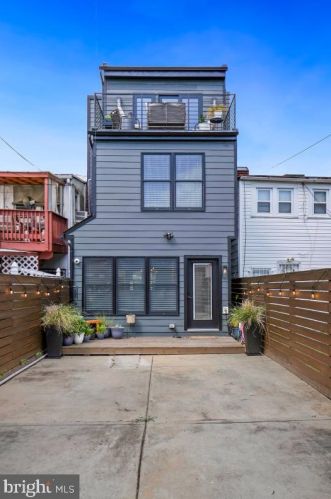 1733 Independence Ave, Washington DC  20003-1637 exterior