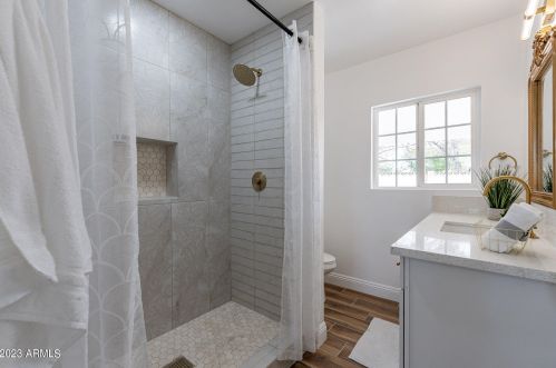 1121 Bethany Home Rd, Phoenix AZ  85014-2229 exterior