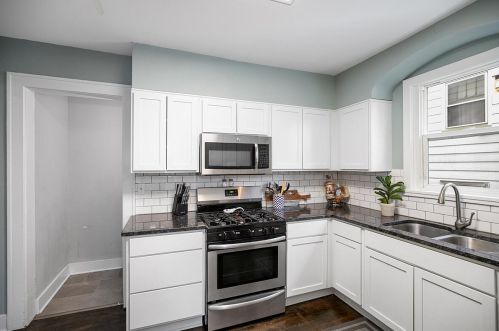 1221 Dunham St, Grand Rapids MI 49506-2629 exterior