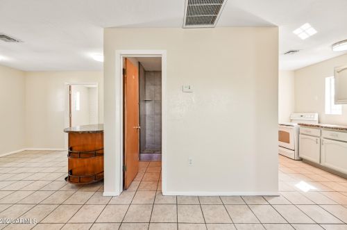 6747 Black Canyon Hwy, Phoenix AZ  85015-1029 exterior