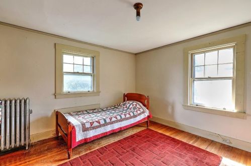 199 Rochambeau Ave, Providence RI 02906-1909 exterior