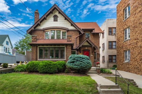 1120 Pleasant St, Milwaukee, WI 53202-2125