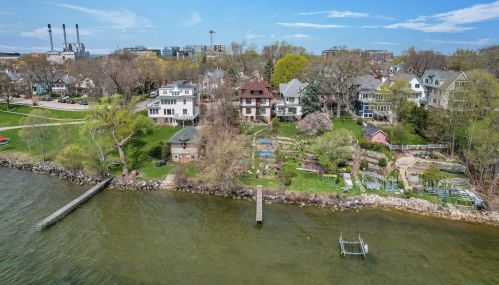 909 Spaight St, Madison WI 53703-4553 exterior