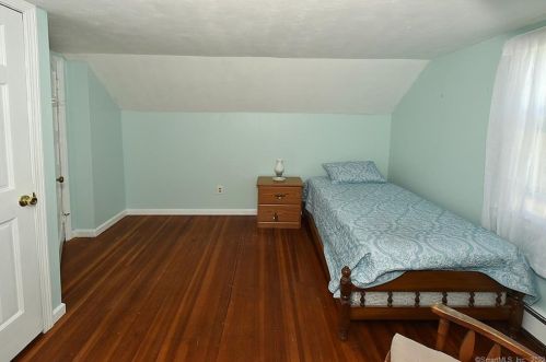 20 Grand St, Enfield CT 06082-4627 exterior