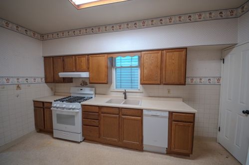 3034 Merwyn Ave, Pittsburgh PA 15204-1833 exterior