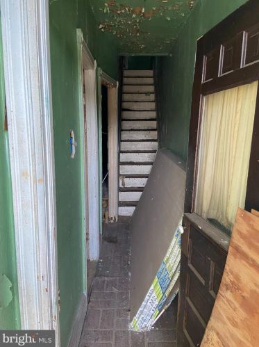 221 Lloyd St, Chester, PA 19013-3634