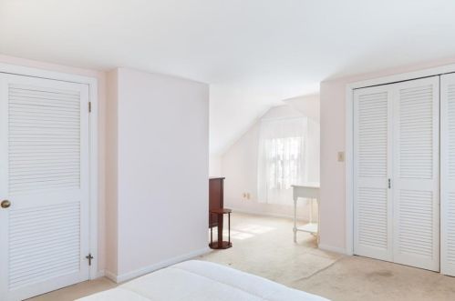 65 Phelps Rd, Middletown RI 02842-5448 exterior