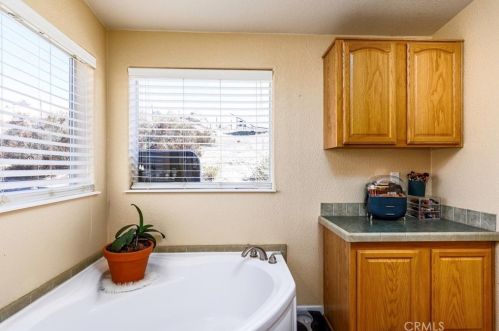 38430 Grn Mdw Rd, Temecula CA 92592-8444 exterior