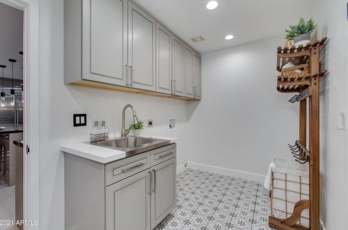 9919 47th Pl, Phoenix AZ  85028-4242 exterior