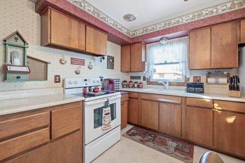 8236 Grantosa Dr, Milwaukee WI 53218-3628 exterior