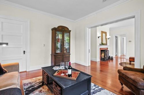 207 Butler Ave, Providence RI  02906-5312 exterior