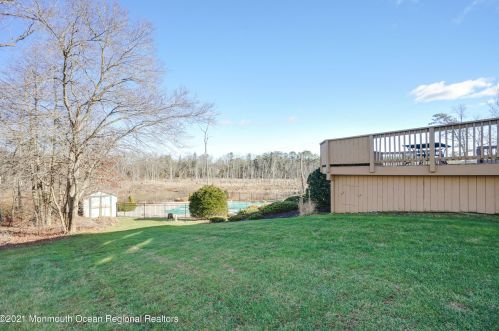 17 Cottonwood Dr, Jackson Twp NJ 08527-4940 exterior