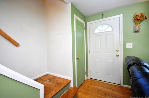 81 White St, Manchester CT 06042-3127 exterior