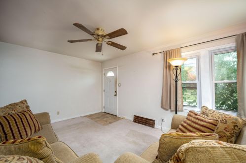 425 Fremont Pl, Milwaukee WI 53219-3066 exterior