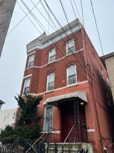 98 13th St, Newark NJ  07107-1129 exterior