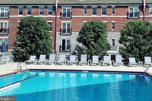 800 Admirals Way, Philadelphia PA 19146-5231 exterior