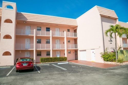 180 Turtle Lake Ct, Naples FL 34105-5565 exterior