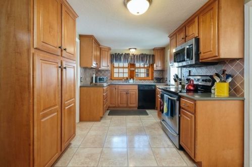 119 Bridle Path Rd, Springfield MA 01118-1846 exterior