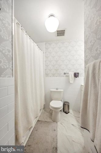 2210 Kater St, Philadelphia PA 19146-1139 exterior