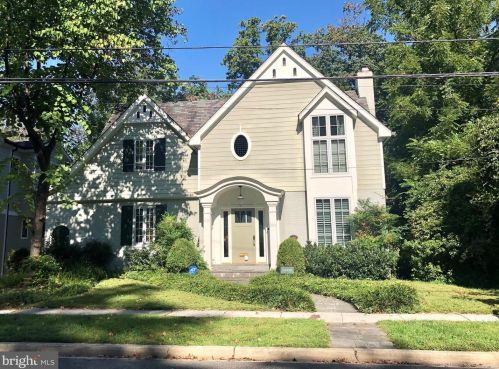 6608 32nd Pl, Washington, DC 20015-2312