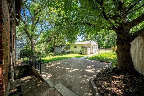 744 Laclede Sta Rd, Saint Louis MO 63117-2048 exterior