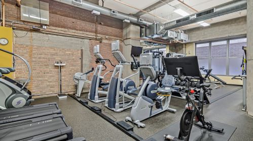 360 Illinois St, Chicago IL  60654-3658 exterior